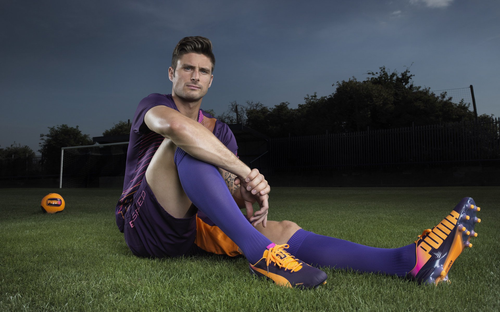 西班牙青年队在欧洲青年赛事中表现出色，潜力巨大